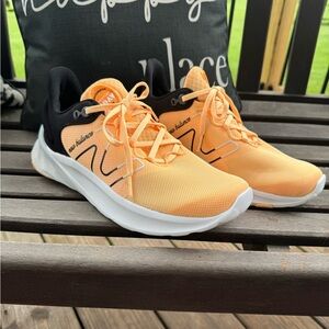 New Balance Roav Size 9 1/2